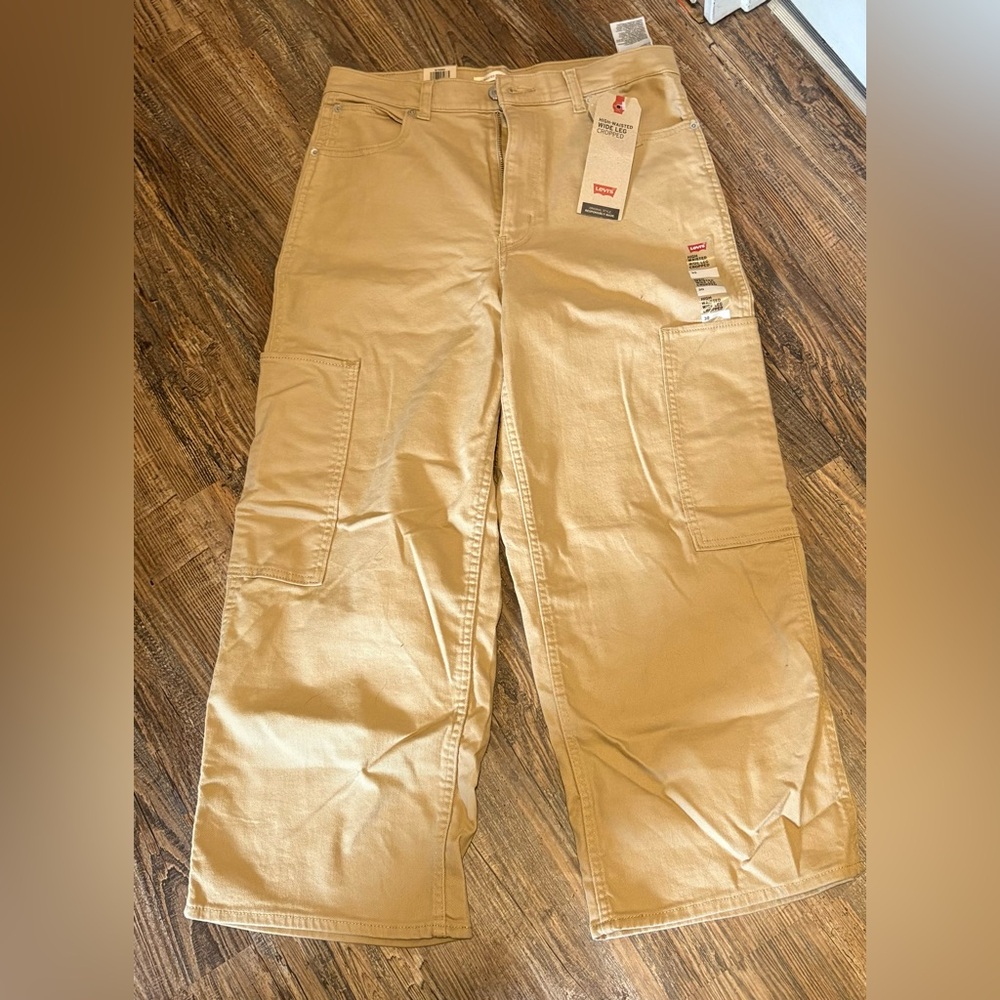 Levi's Women’s Wide Leg Cropped Cargo Pants